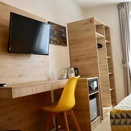 Christina בודפשט