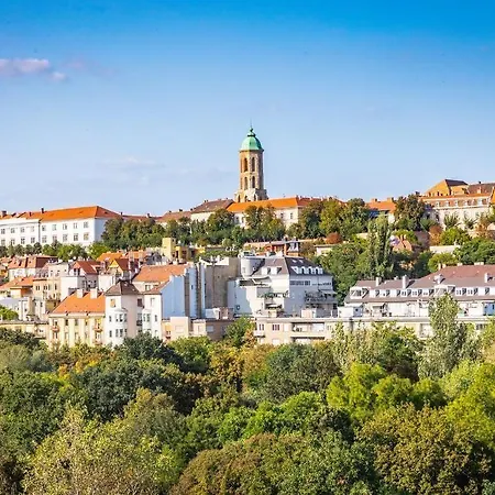 Christina 3* בודפשט