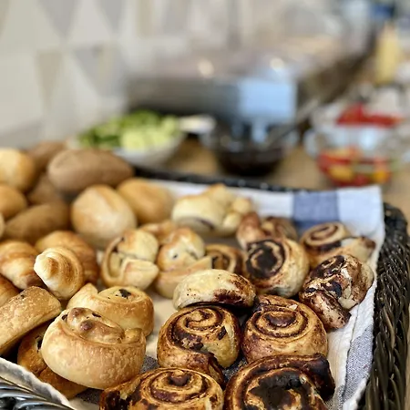 מלון Christina 3*