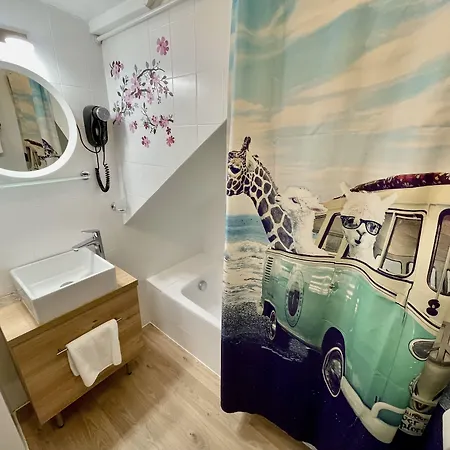 מלון Christina 3*