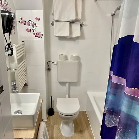 Christina 3* בודפשט