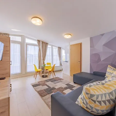 Christina בודפשט